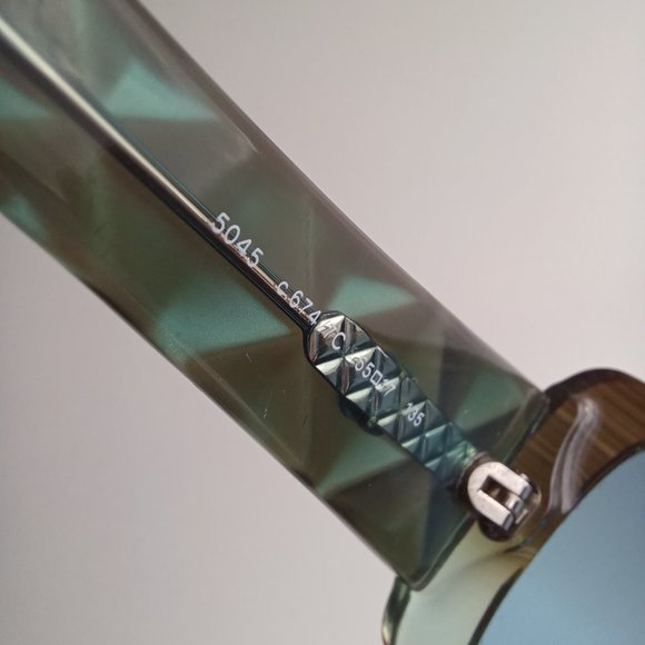 CHANEL 5045 Quilted Sunglasses with CC Logo - Picture 14 of 15